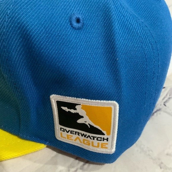 OWL Team Two Tone Snapback Los Angeles Valiant OS - Picture 3 of 4